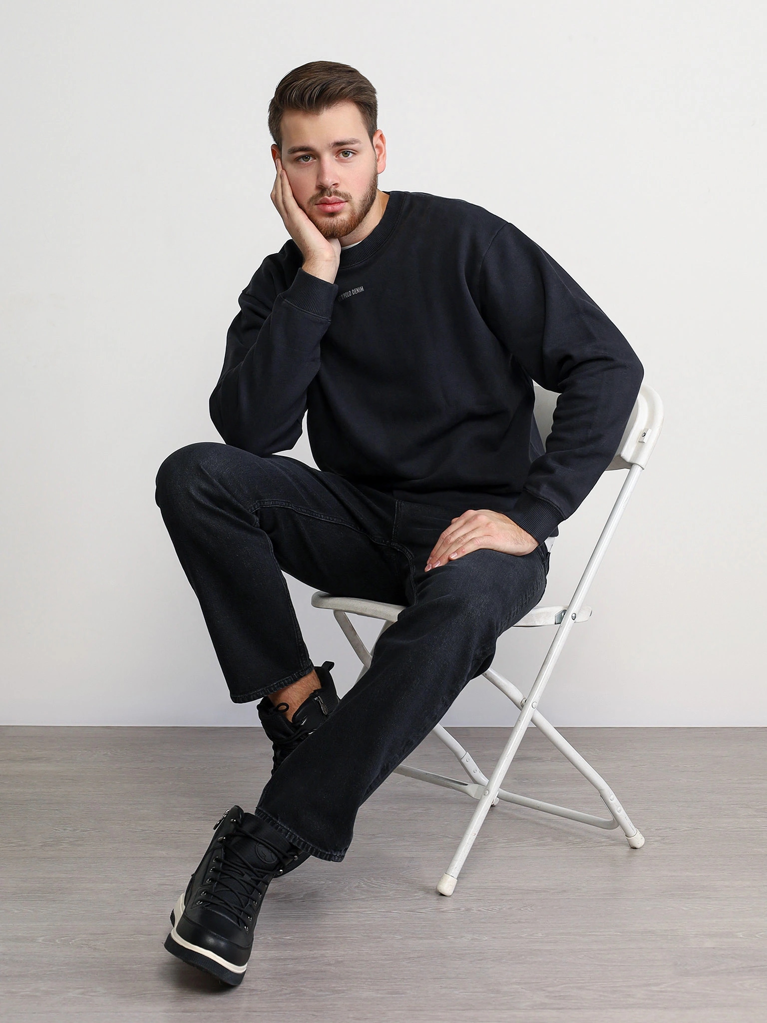 Пуловер черного цвета из хлопка